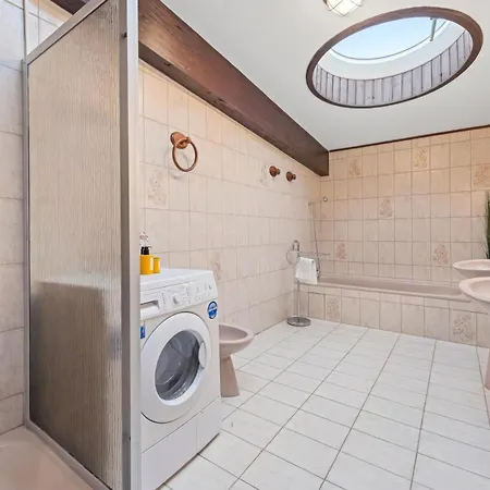 Wellnes Wienerwald - Heated Indoor Pool *
