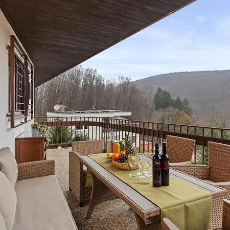 Wellnes Wienerwald - Heated Indoor Pool 푸르커스도르프