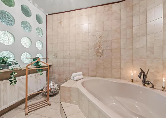 Wellnes Wienerwald - Heated Indoor Pool * Purkersdorf