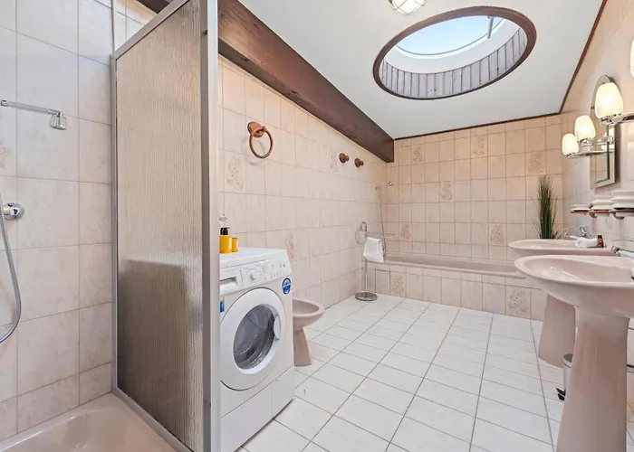 Wellnes Wienerwald - Heated Indoor Pool *